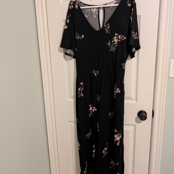 Penningtons Black Flutter Sleeve Jumpsuit With Belt V-Neck. Size 2X EUC - Picture 1 of 9